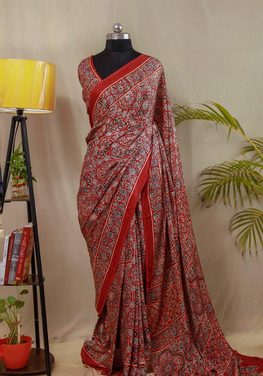 Ovia ( Saree )
