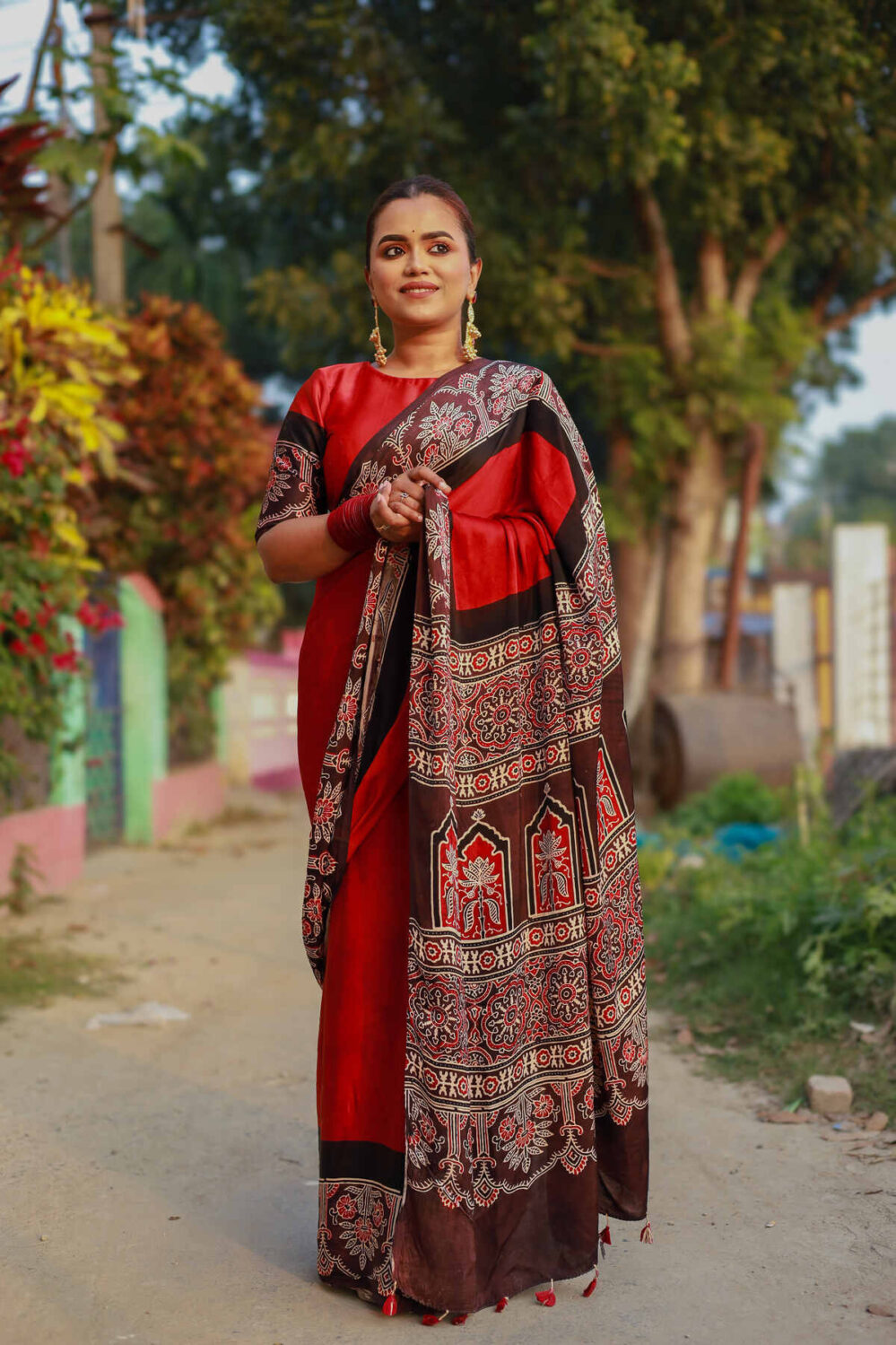 Roktokorbi ( Saree ) - Image 3