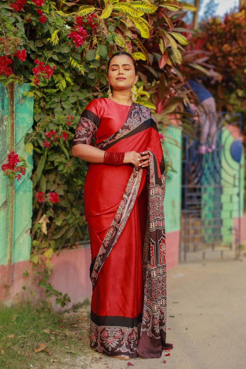 Roktokorbi ( Saree ) - Image 2